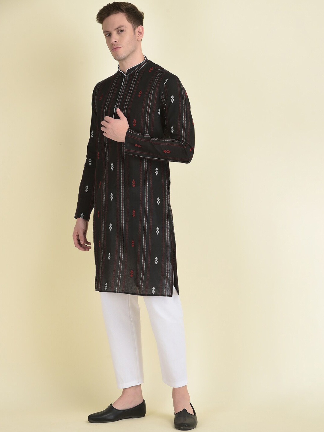 

DEYANN Woven Design Regular Kurta with Pyjamas, Black