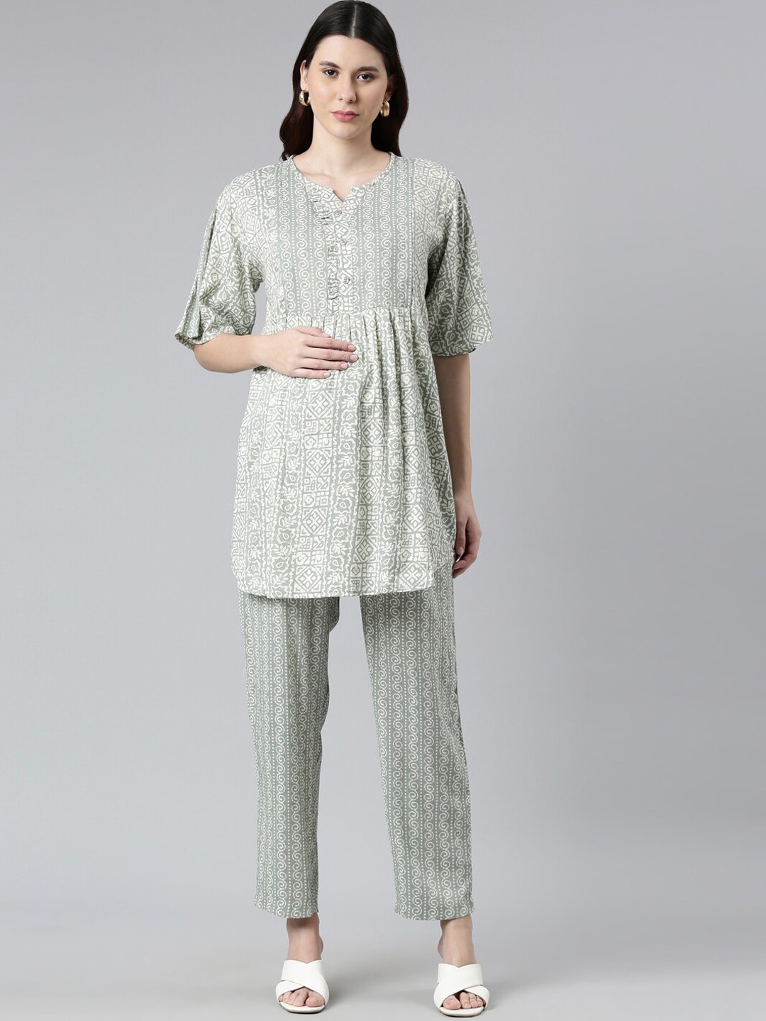 

GOLDSTROMS Ethnic Motifs Printed Pleated Maternity Nightsuit, Green