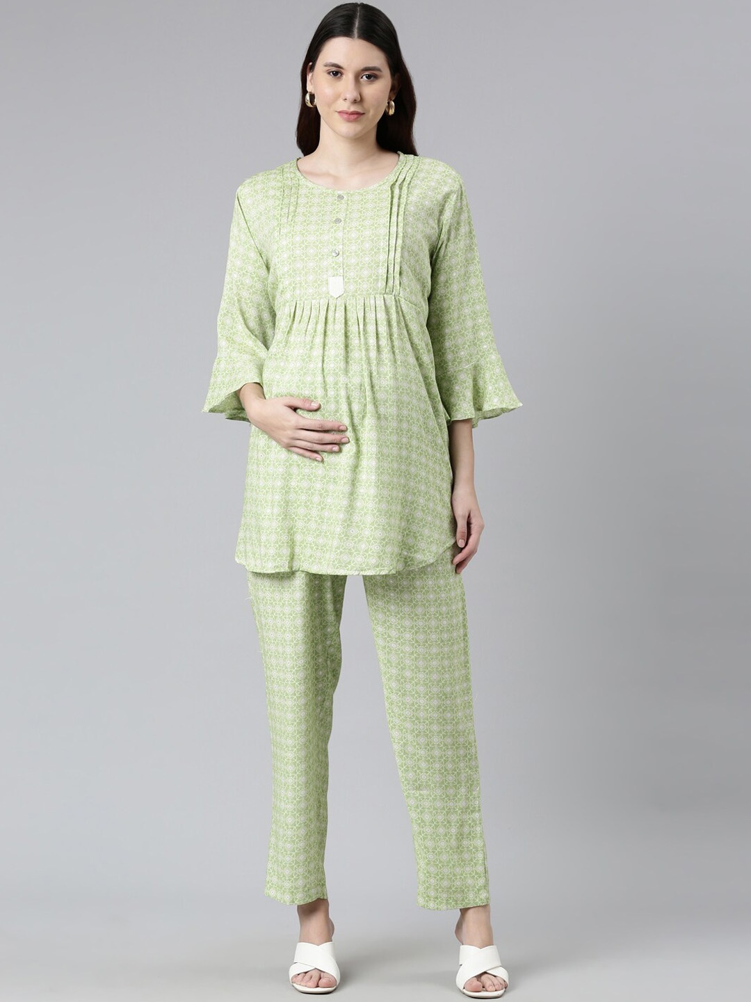 

GOLDSTROMS Printed Pleated Bell Sleeves Maternity Nightsuit, Green