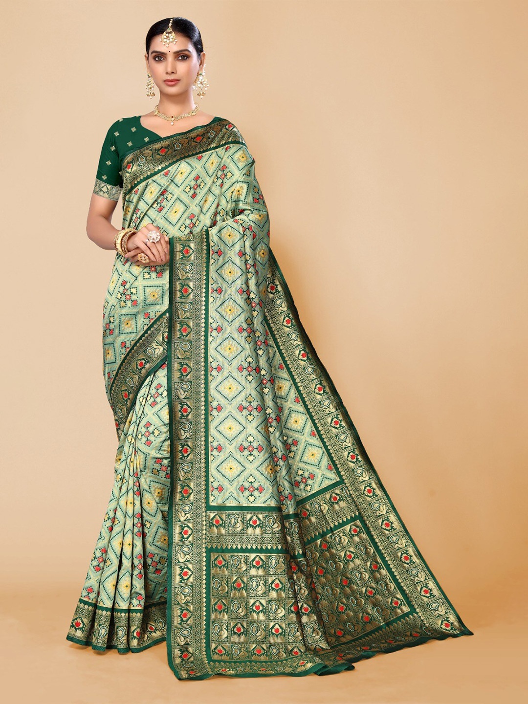 

DIVASTRI Woven Design Zari Silk Blend Banarasi Saree, Green