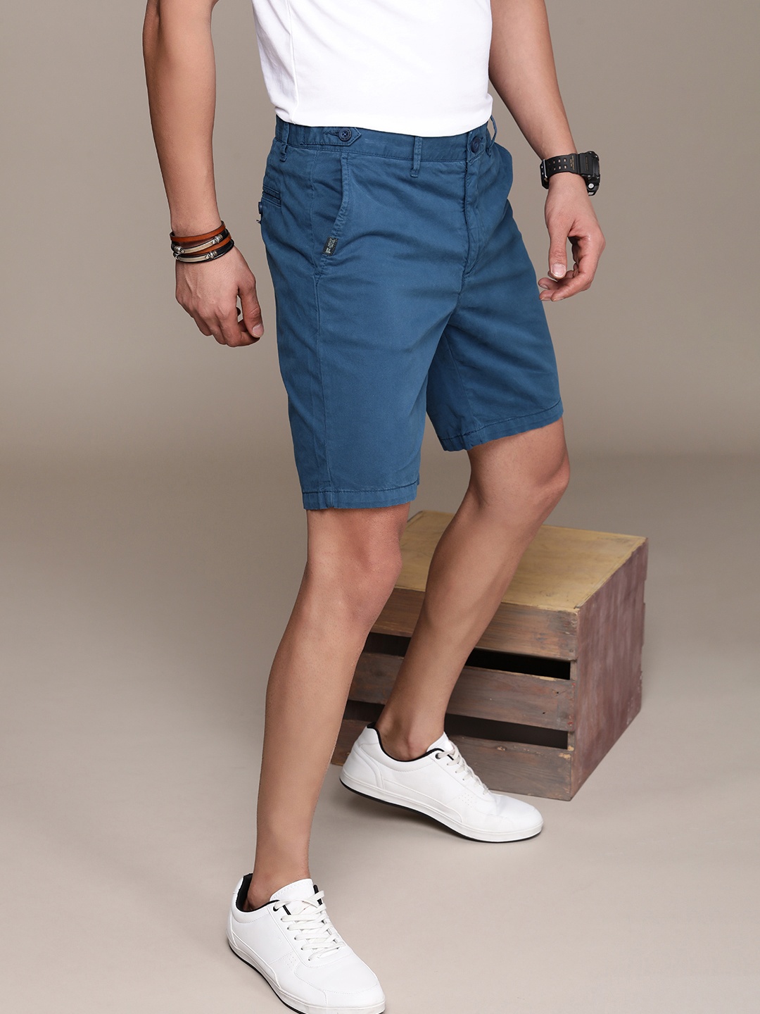 

FORCE IX Men Solid Mid-Rise Chino Shorts, Teal