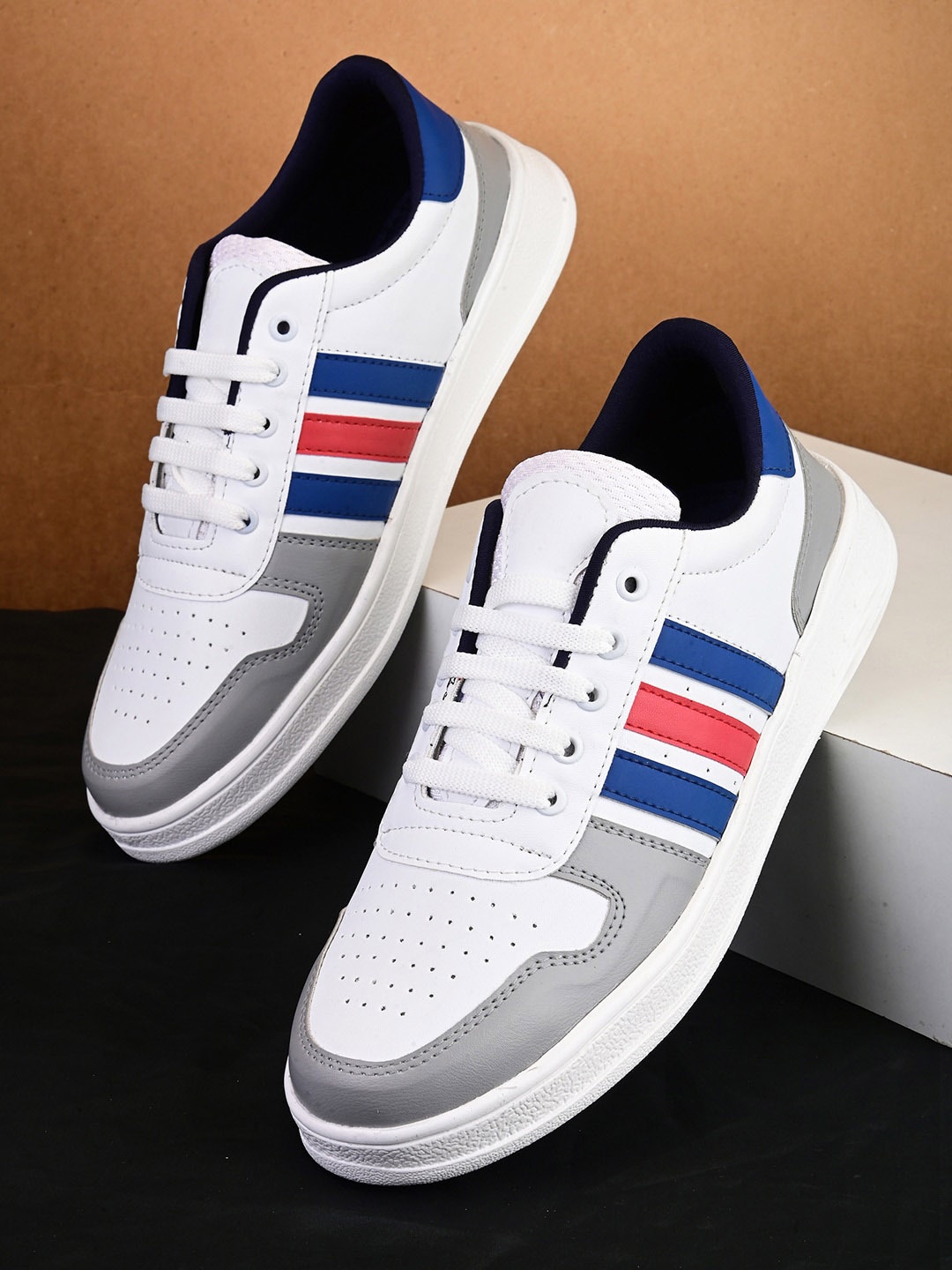 

birgos Men Striped Perforated Sneakers, White