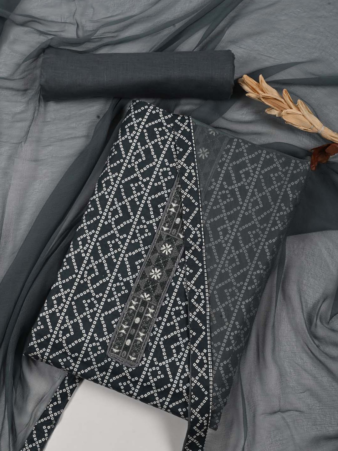 

Meena Bazaar Printed Unstitched Dress Material, Grey