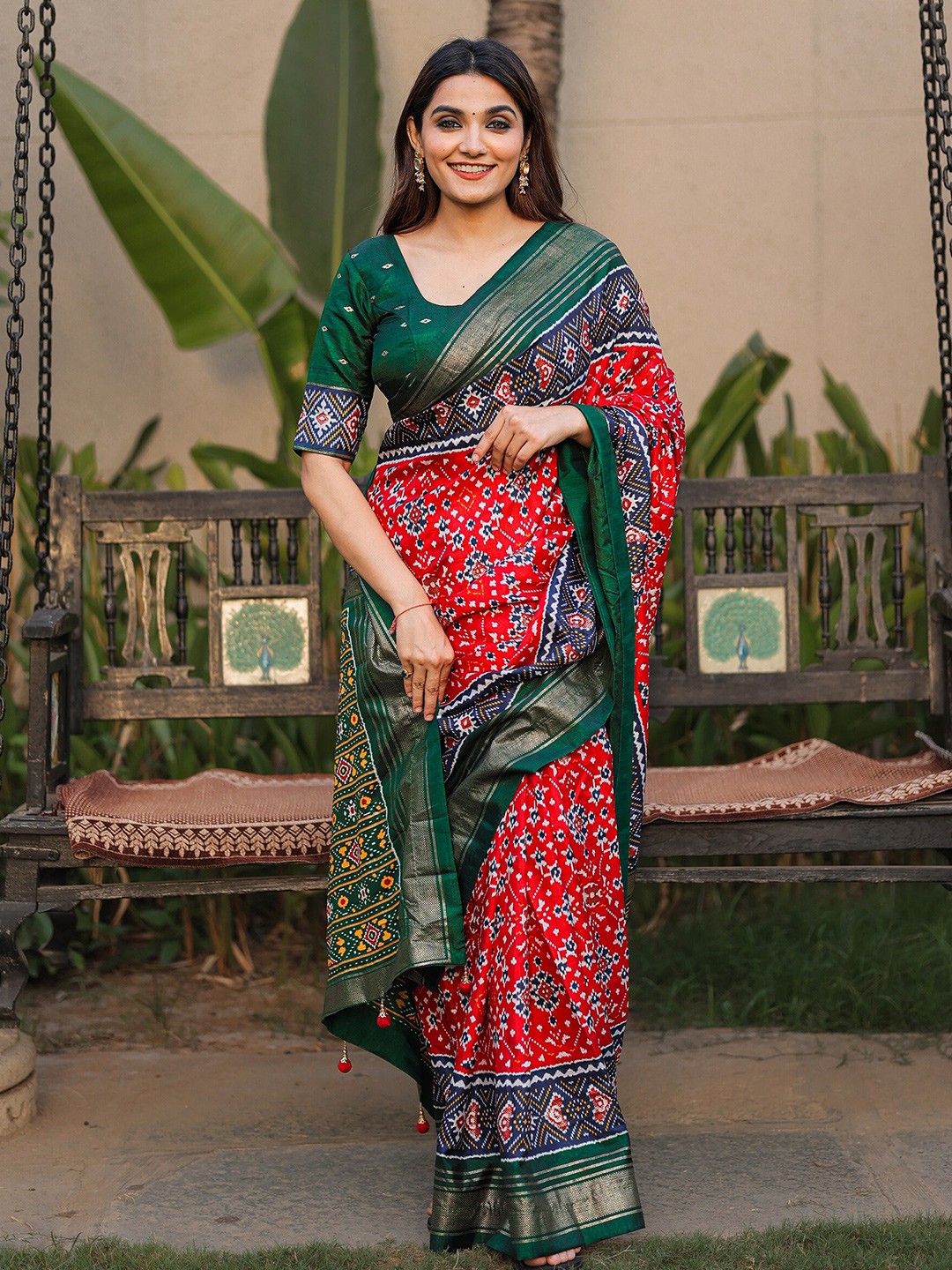 

LOOKNBOOK ART Ethnic Motif Printed Zari Patola Saree, Red