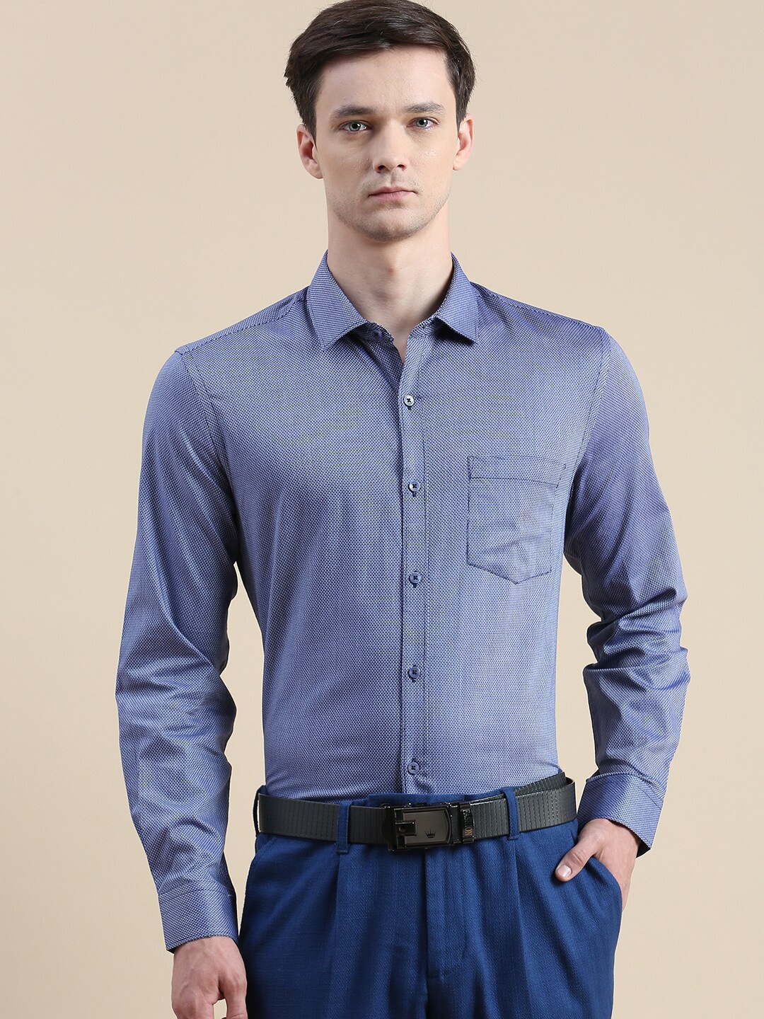 

INVICTUS Comfort Slim Fit Micro Disty Printed Cotton Formal Shirt, Navy blue