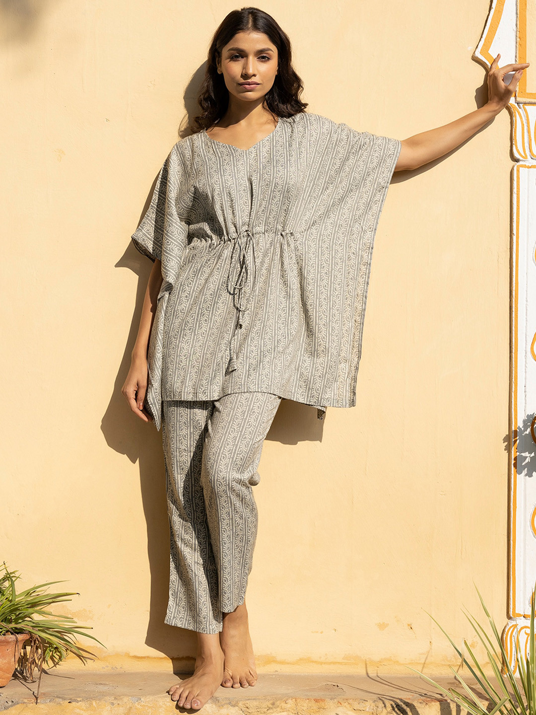 

Ragavi Grey Floral Printed Kimono Sleeves Cotton Kaftaan Kurta