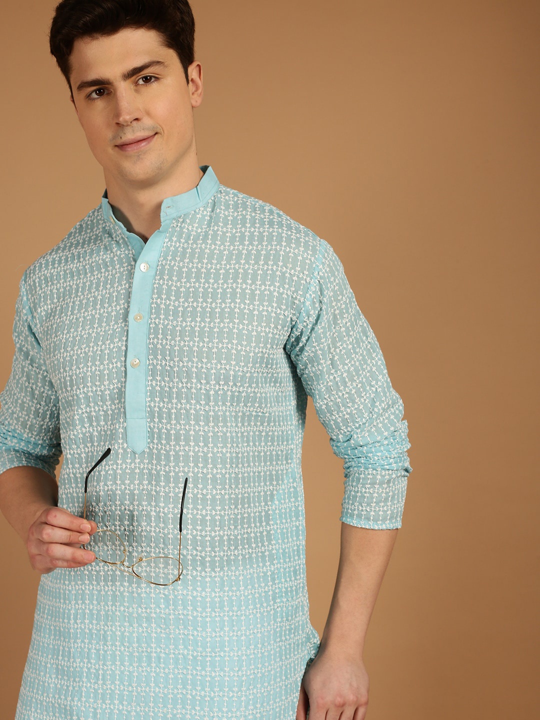

SOJANYA Floral Embroidered Mandarin Collar Thread Work Pure Cotton Kurta, Blue