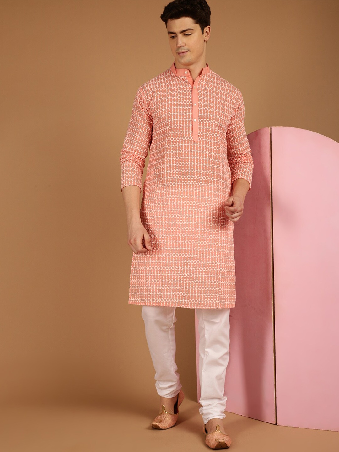 

SOJANYA Geometric Embroidered Thread Work Pure Cotton Kurta, Peach