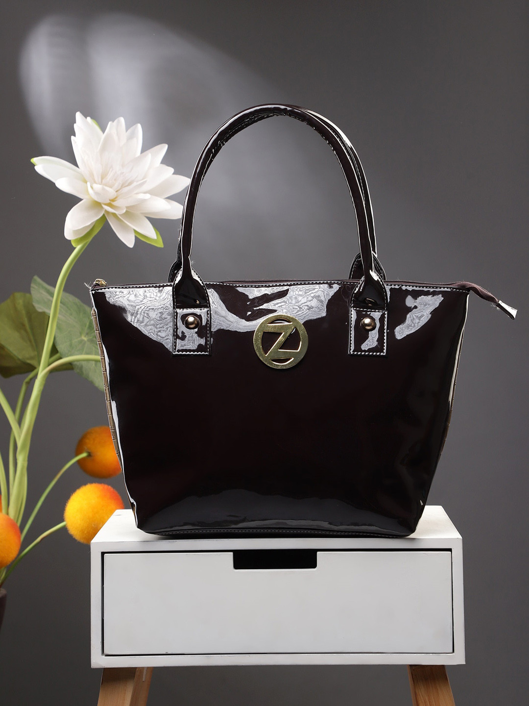 

OsaiZ Brand Logo Detail Water Resistance Shoulder Bag, Coffee brown