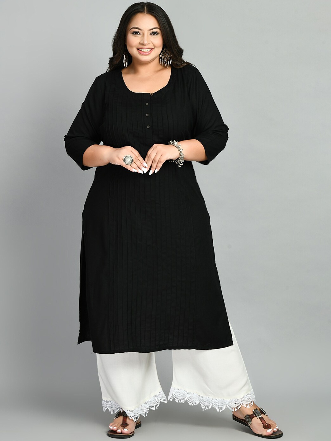 

PrettyPlus by Desinoor.com Plus Size Round Neck Straight Kurta, Black