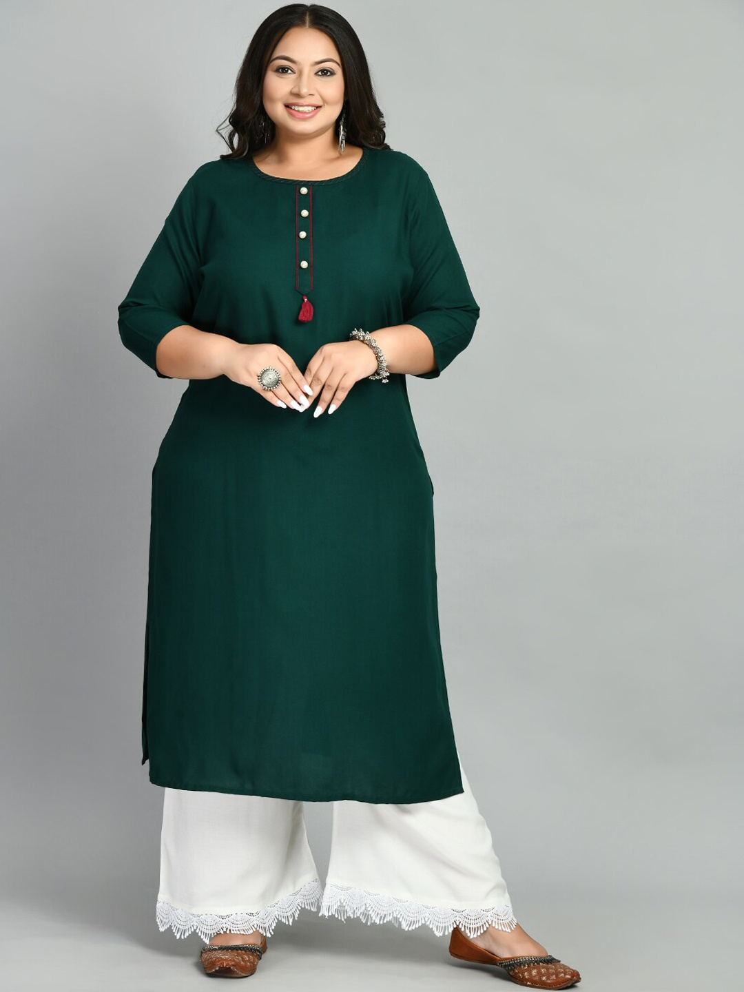 

PrettyPlus by Desinoor.com Plus Size Round Neck Straight Kurta, Green