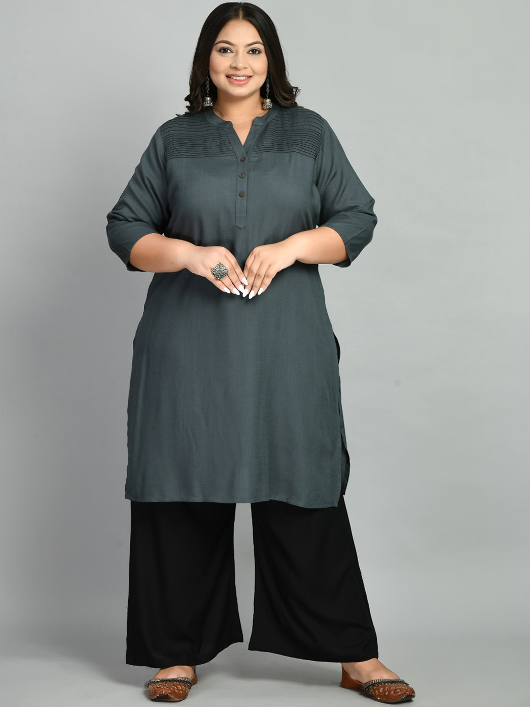 

PrettyPlus by Desinoor.com Plus Size Straight Kurta, Grey