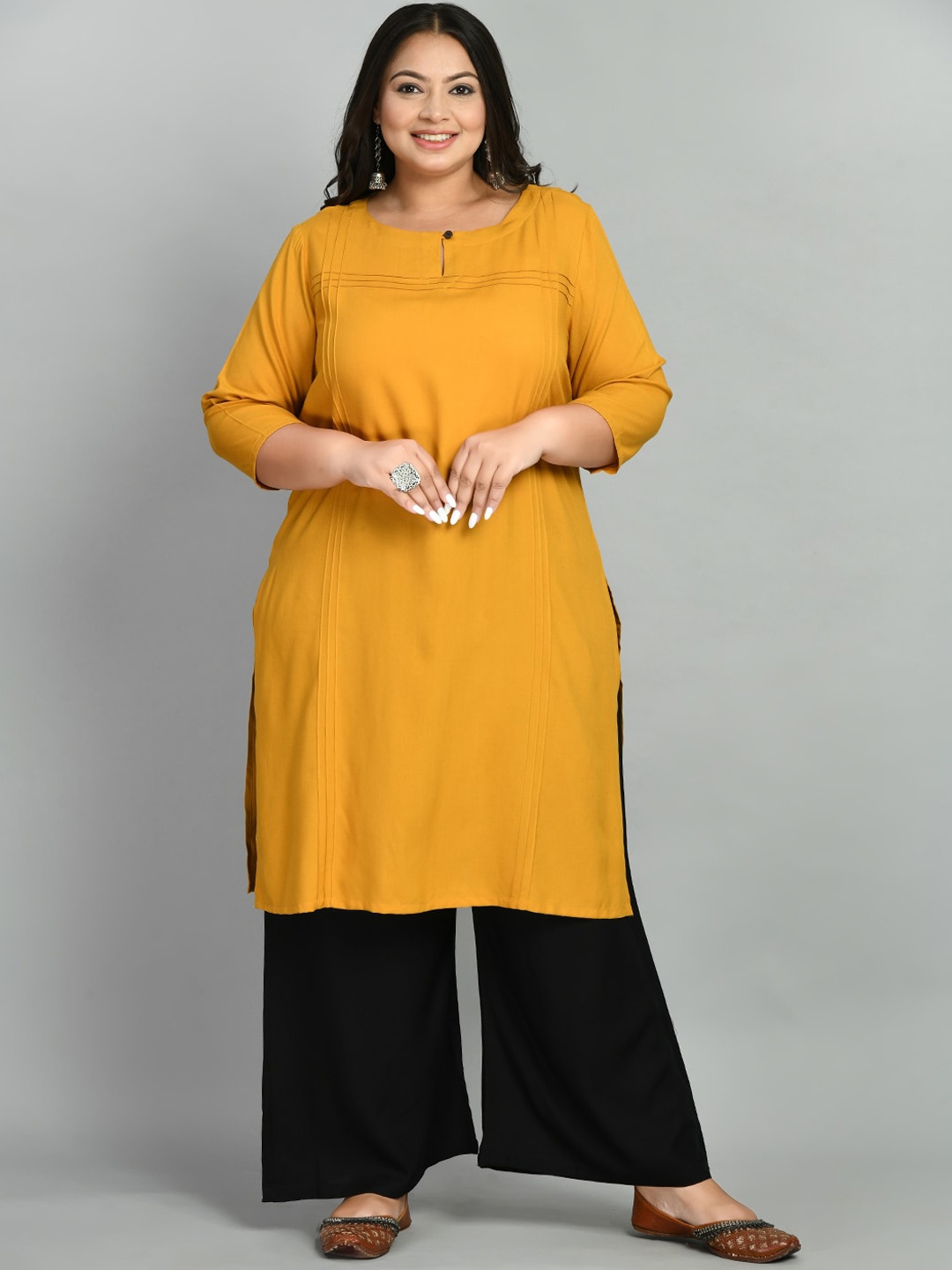 

PrettyPlus by Desinoor.com Keyhole Neck Straight Kurta, Mustard