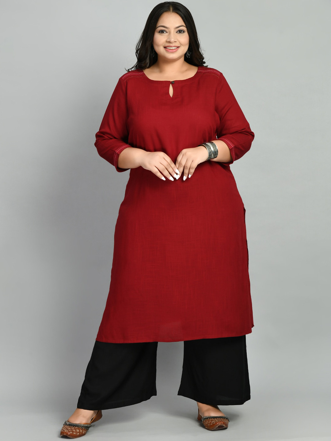 

PrettyPlus by Desinoor.com Plus Size Keyhole Neck Straight Kurta, Maroon