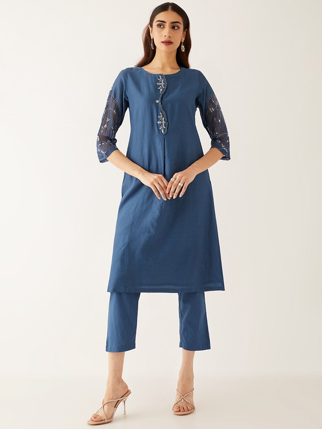 

Taneira Ethnic Motifs Embroidered Regular Sequinned Kurta With Trousers, Blue