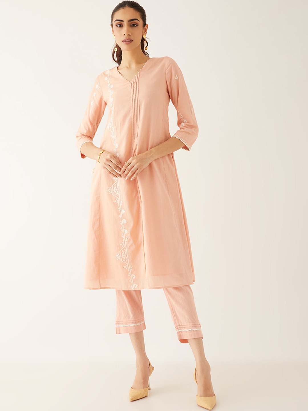 

Taneira Ethnic Motifs Embroidered Regular Thread Work Kurta With Trousers, Pink