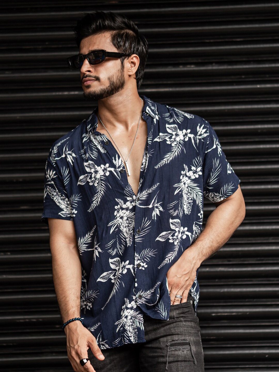 

Powerlook India Slim Navy Blue Floral Printed Casual Shirt