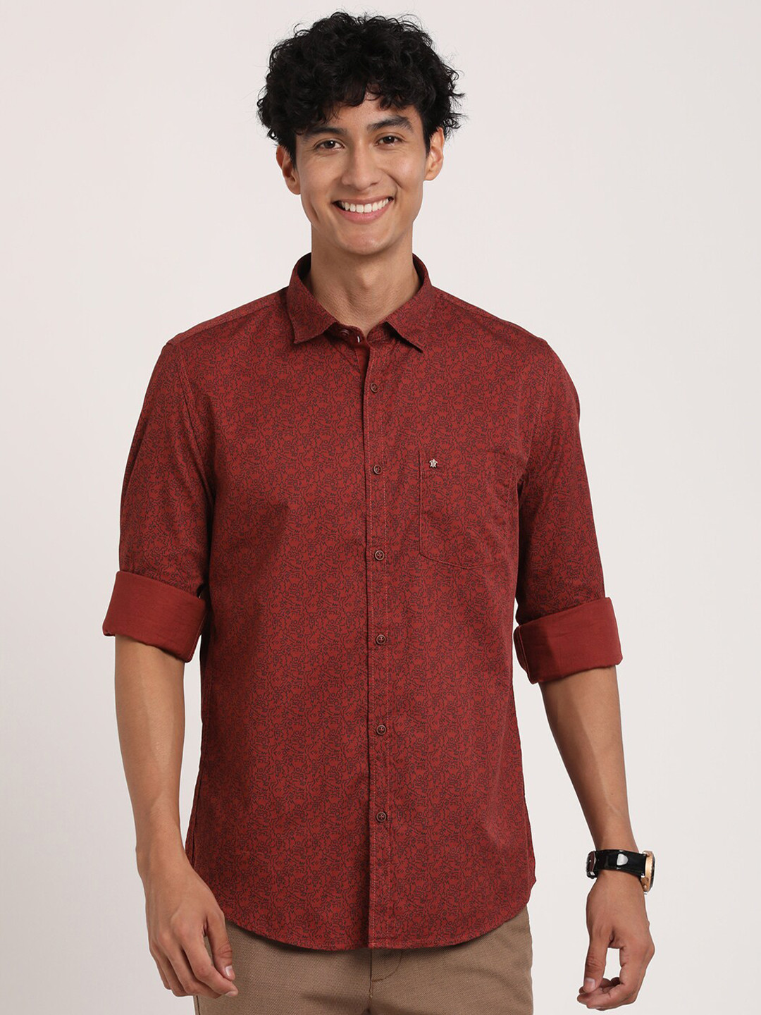 

Turtle Abstract Printed Relaxed Slim Fit Pure Cotton Casual Shirt, Maroon