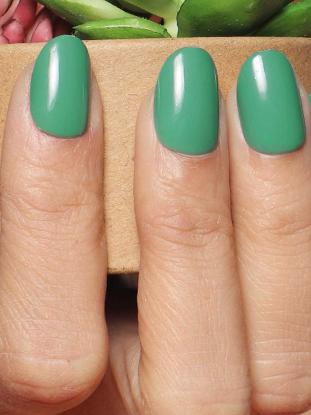 

LICK 24 Pcs Fake Nails With Application Kit, Green