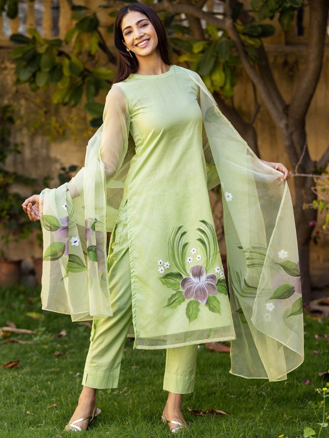 

Ambraee Floral Printed Kurta with Trousers & Dupatta, Green
