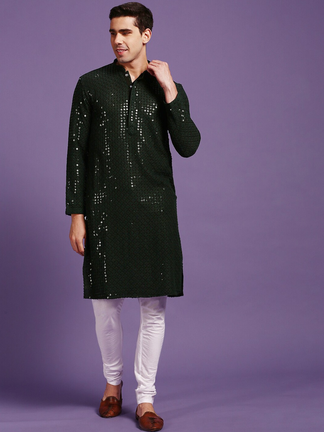 

Sanwara Ethnic Motifs Embroidered Regular Sequinned Kurta with Pyjama, Green