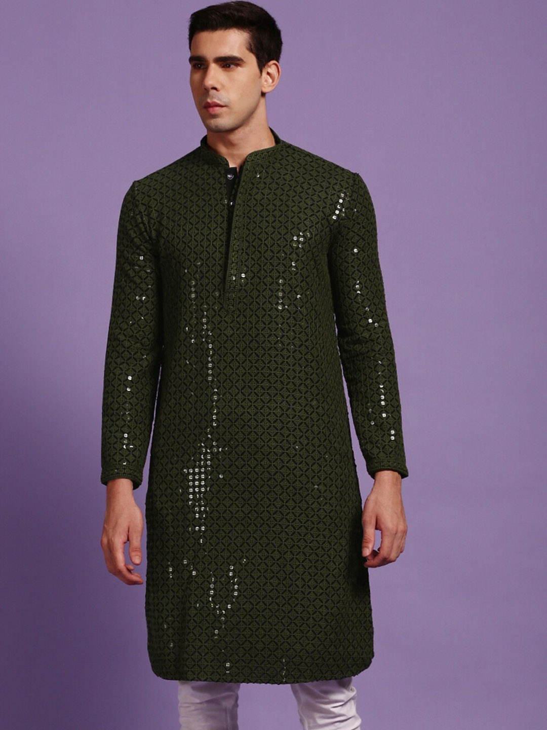 

Sanwara Mandarin Collar Chikankari Sequinned Kurta, Olive