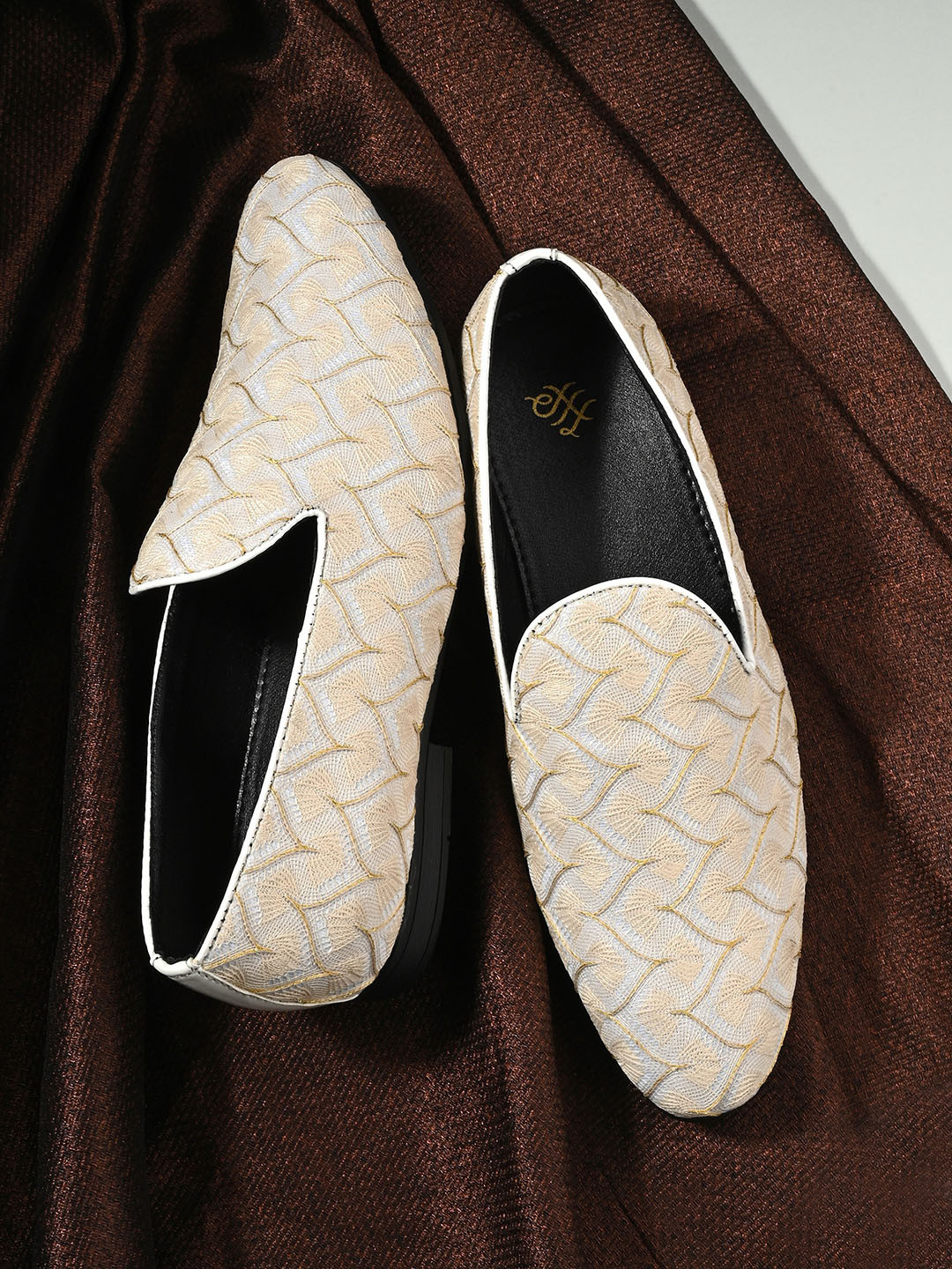 

House of Pataudi Men Textured Embellished Comfort Insole Lightweight Mojaris, Beige