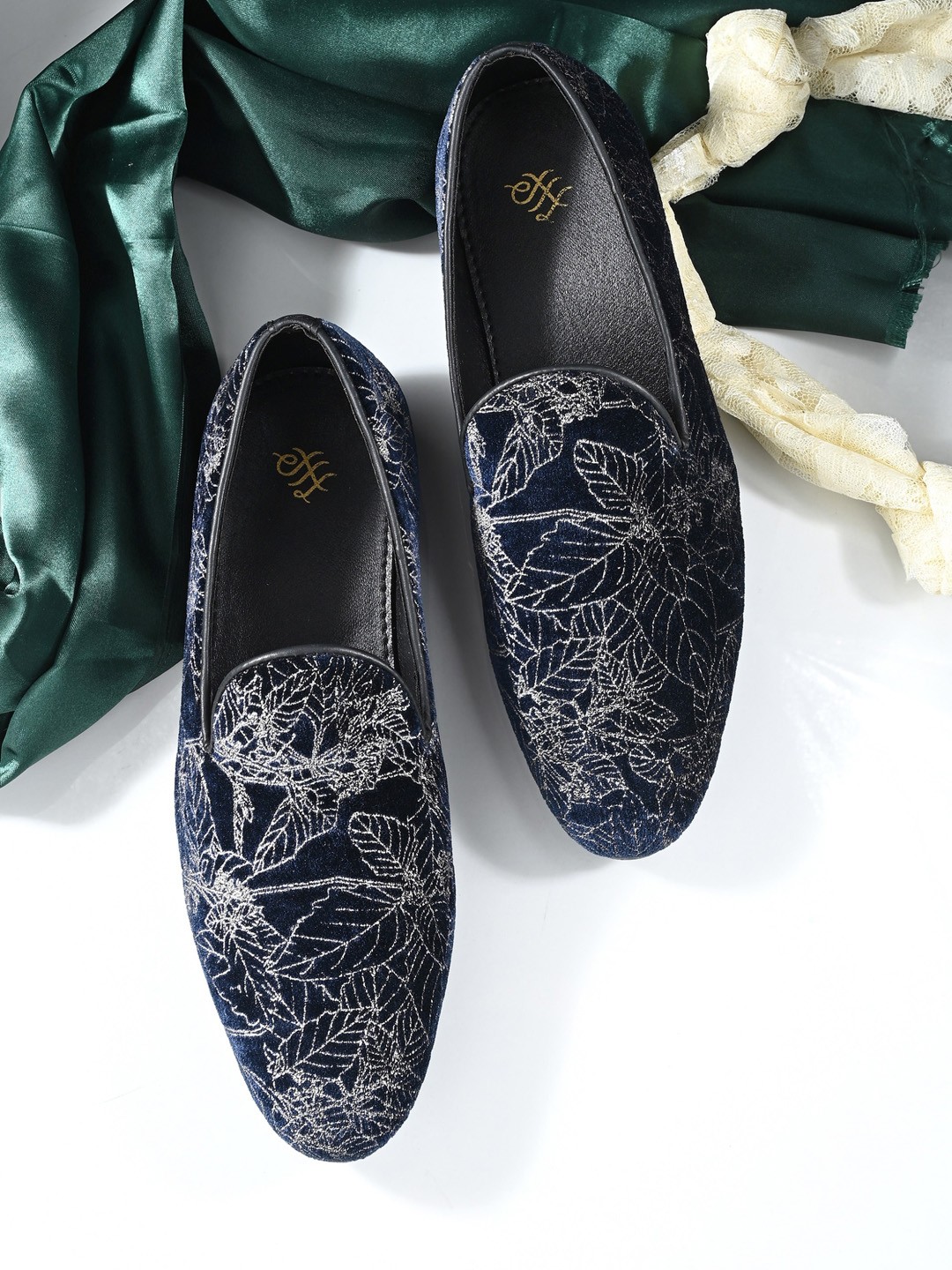 

House of Pataudi Men Textured Embellished Comfort Insole Lightweight Mojaris, Black