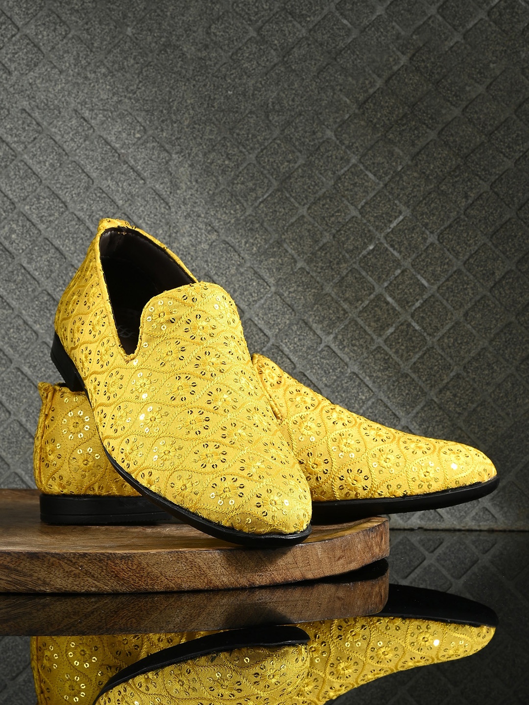 

House of Pataudi Men Textured Embellished Comfort Insole Lightweight Mojaris, Mustard