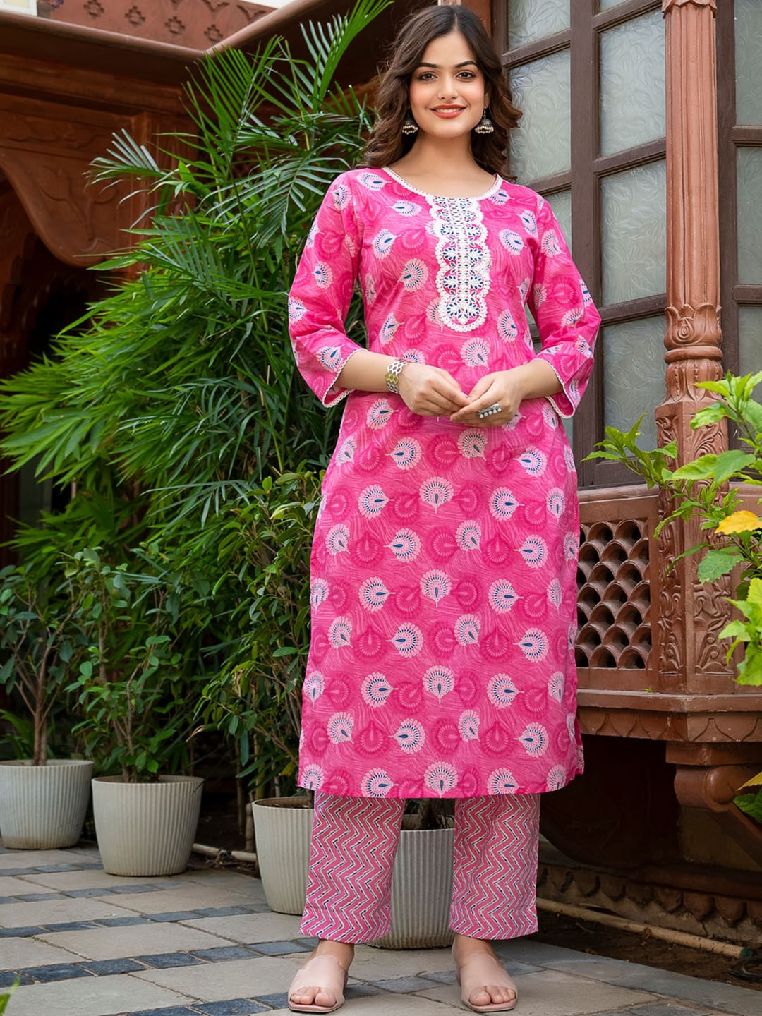 

NITVAN Conversational Printed Pure Cotton Kurta With Pyjamas & Dupatta, Pink
