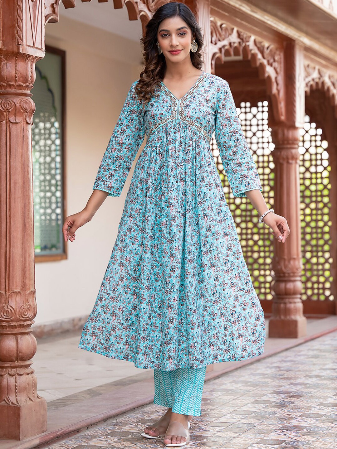 

NITVAN Floral Printed Empire Pure Cotton Kurta With Pyjamas & Dupatta, Blue