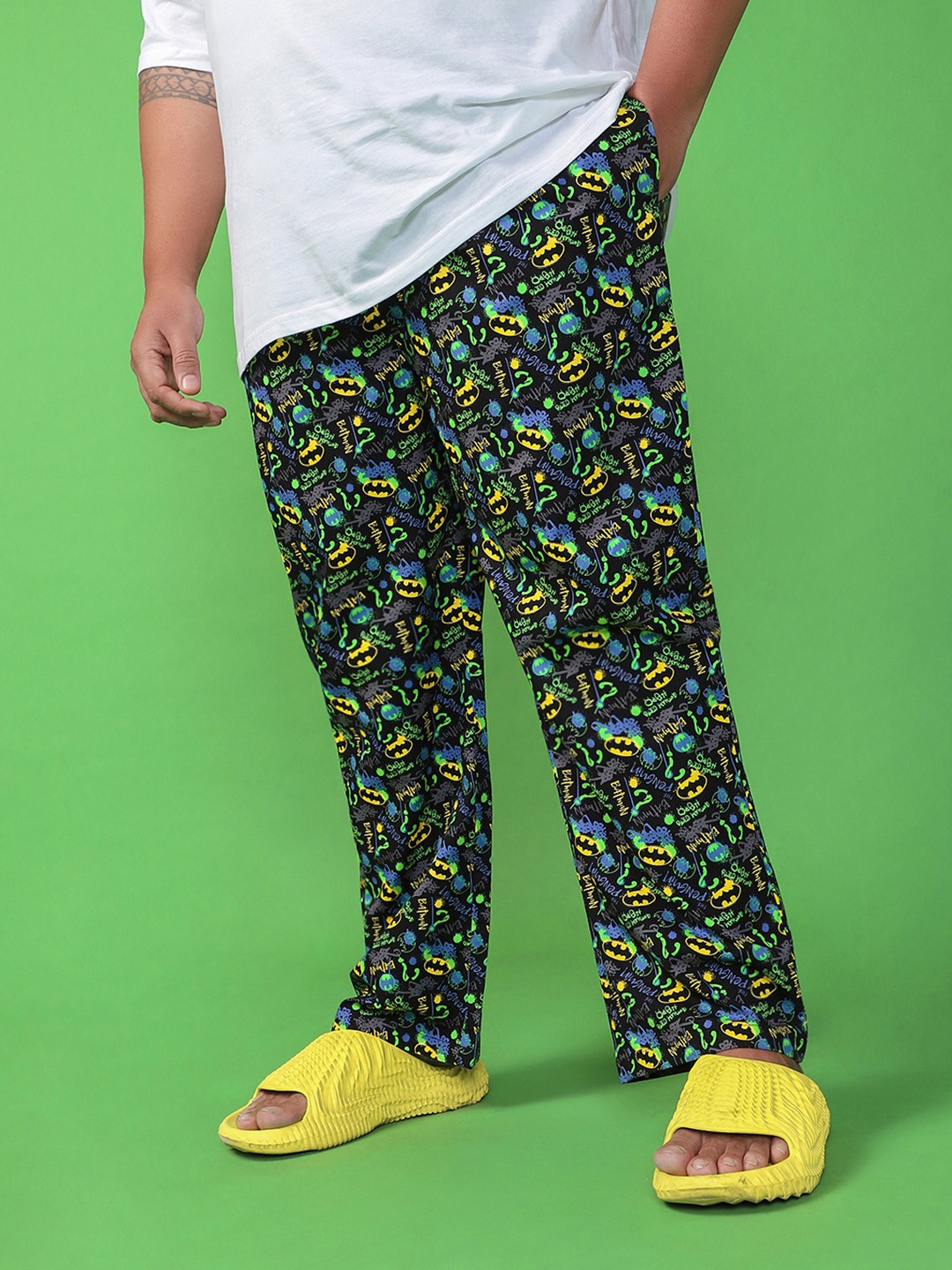 

Bewakoof Plus x OFFICIAL DC COMICS MERCHANDISE Men All Over Batman Printed Lounge Pants, Black