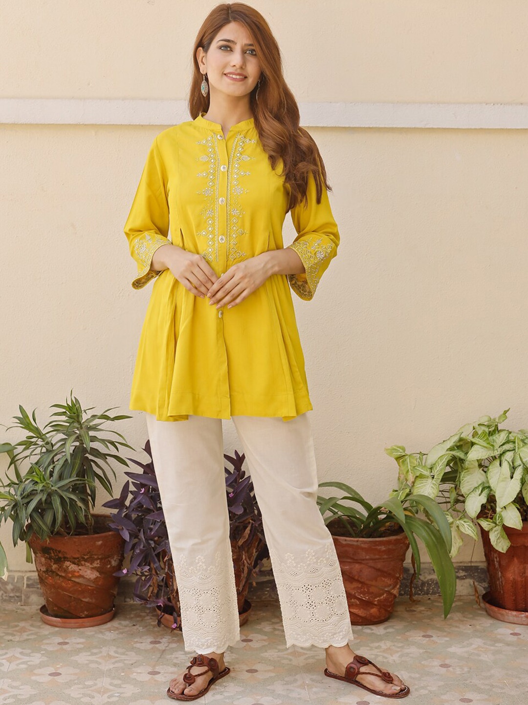 

AMIRAS INDIAN ETHNIC WEAR Ethnic Motifs Embroidered Regular Kurta with Trousers, Mustard
