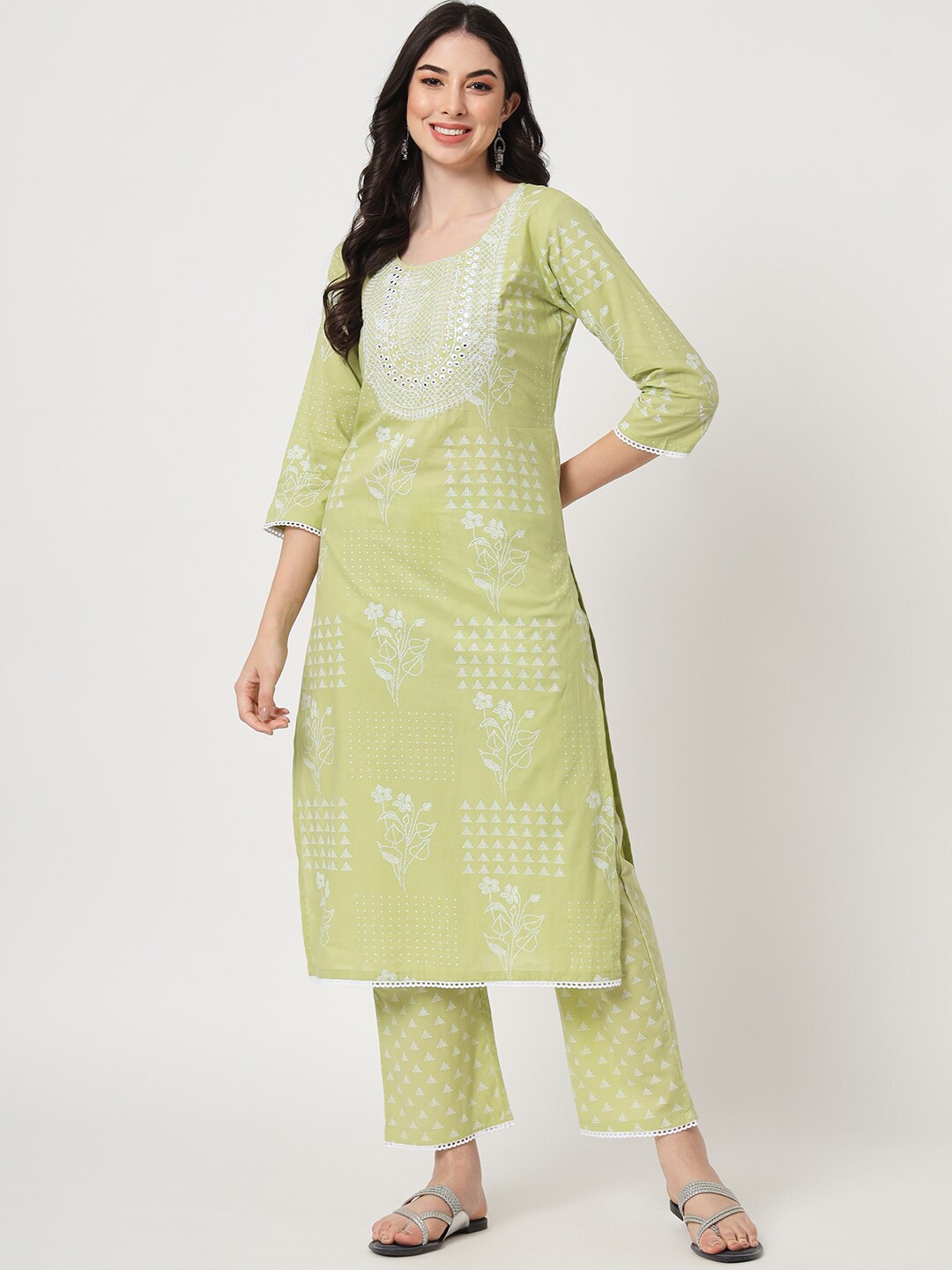 

AMIRAS INDIAN ETHNIC WEAR Ethnic Motifs Embroidered Pure Cotton Kurta with Trousers, Green