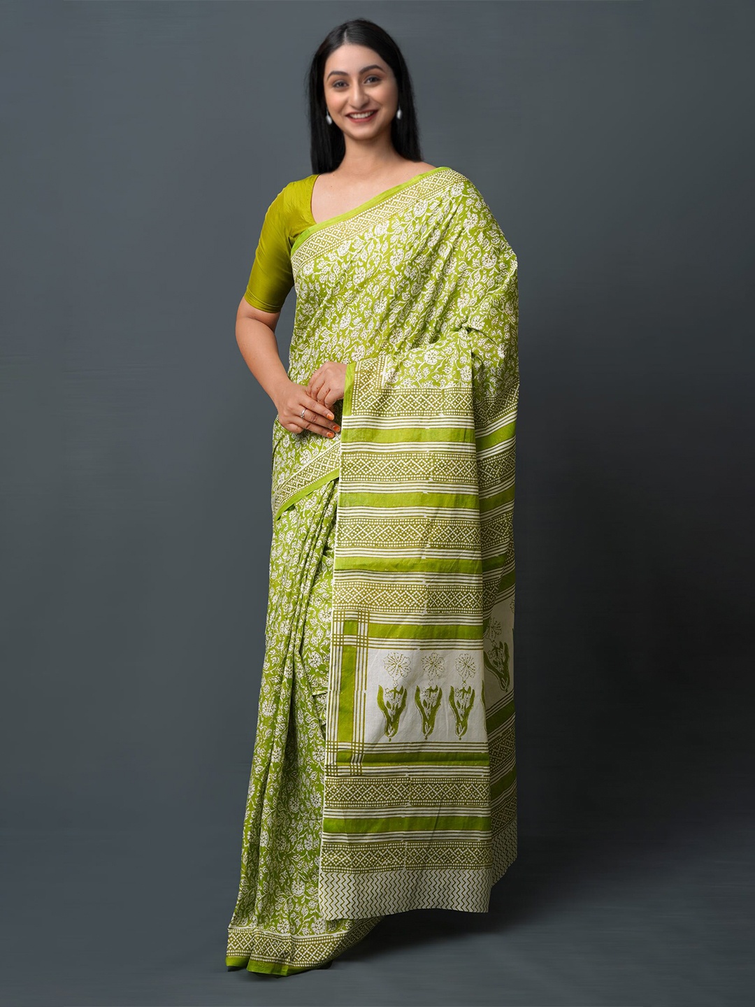 

Unnati Silks Ethnic Motifs Printed Pure Cotton Block Print Saree, Green