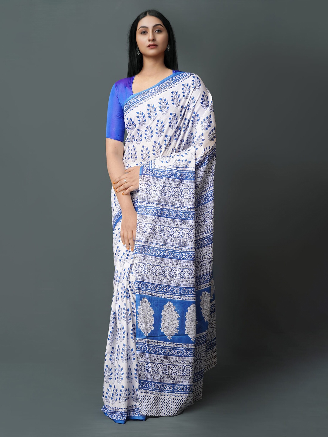 

Unnati Silks Ethnic Motifs Block Printed Pure Cotton Saree, White