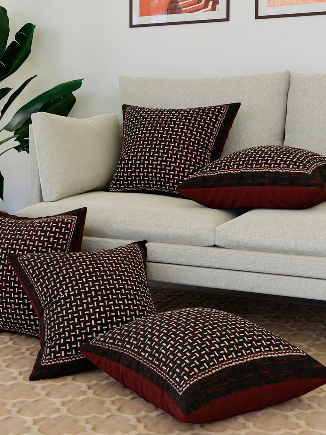 

Kuber Industries Maroon & White 5 Pieces Abstract Velvet Square Cushion Covers