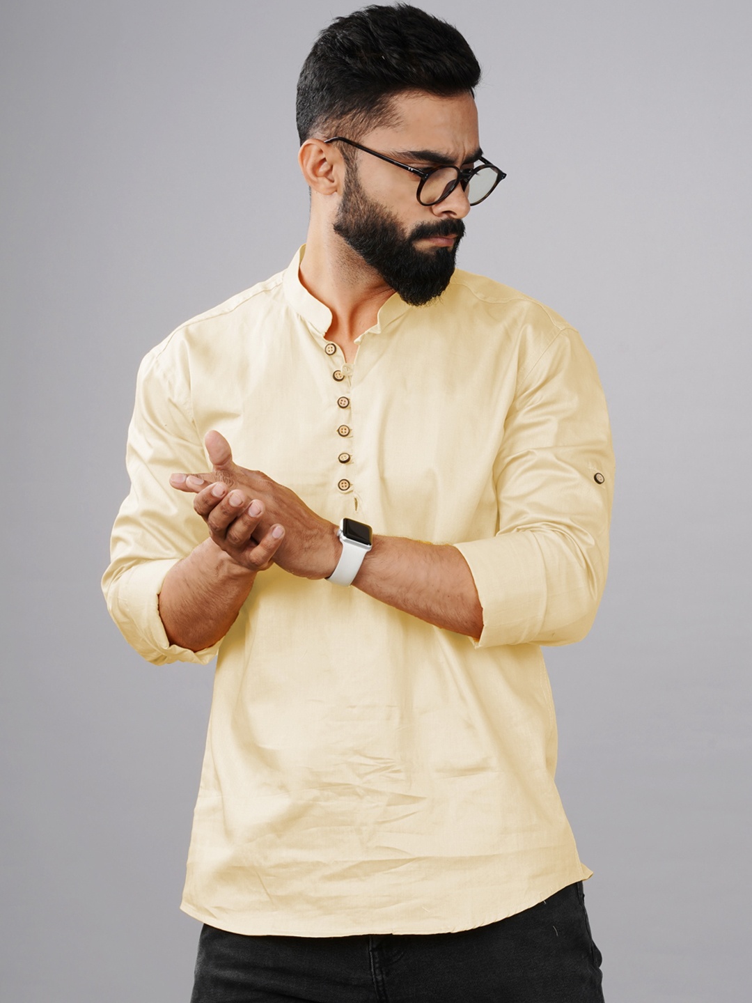 

Tap in Men Mandarin Collar Short Kurta, Cream