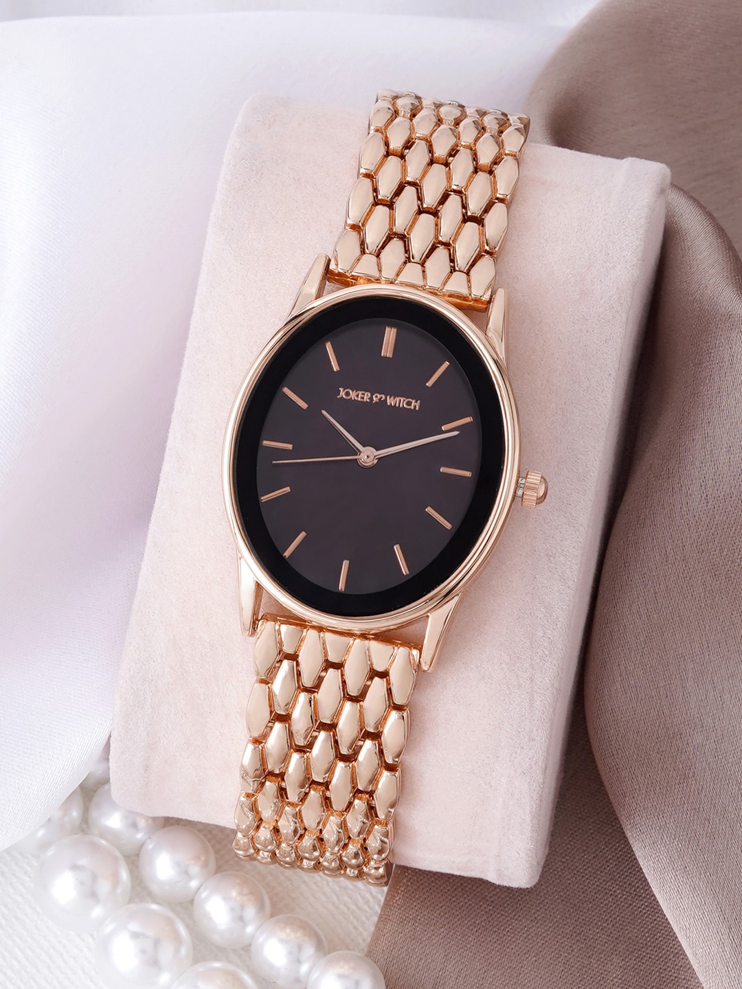 

JOKER & WITCH Women Embellished Dial & Bracelet Style Straps Analogue Watch AMWW733, Black