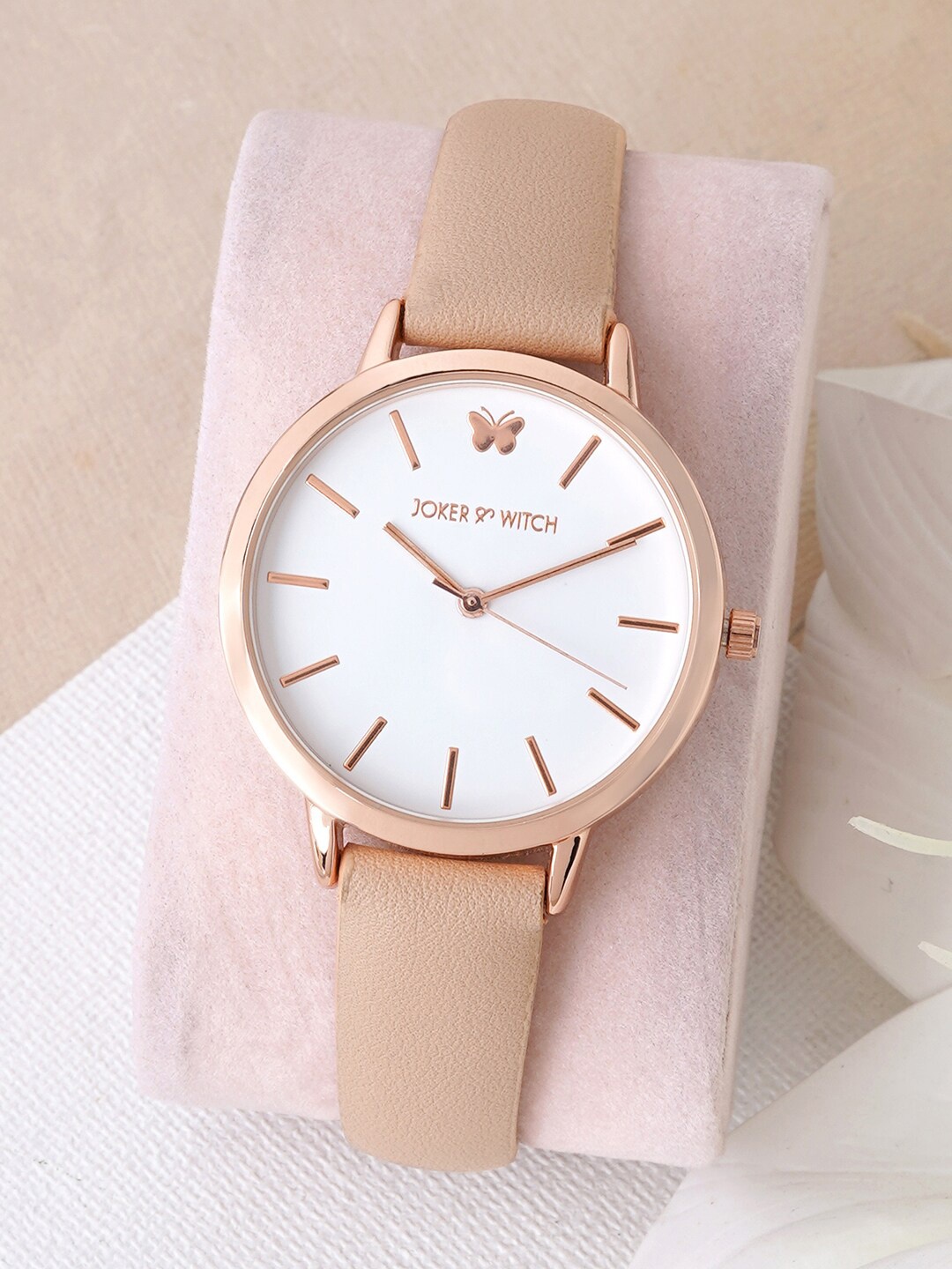 

JOKER & WITCH Women Dial & Stainless Steel Bracelet Style Straps Analogue Watch AMWW746, White