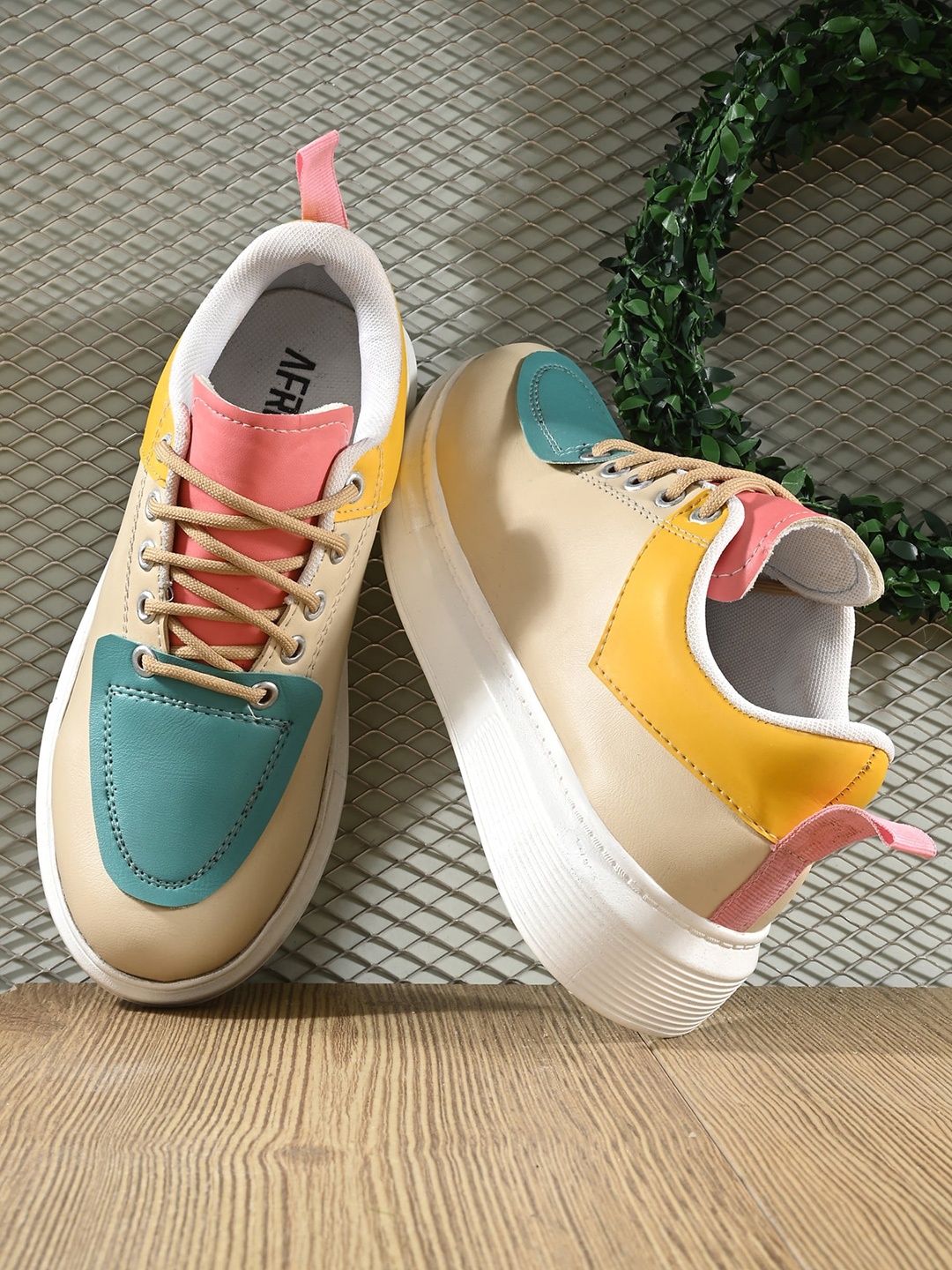 

AfroJack Women Colourblocked Sneakers, Beige