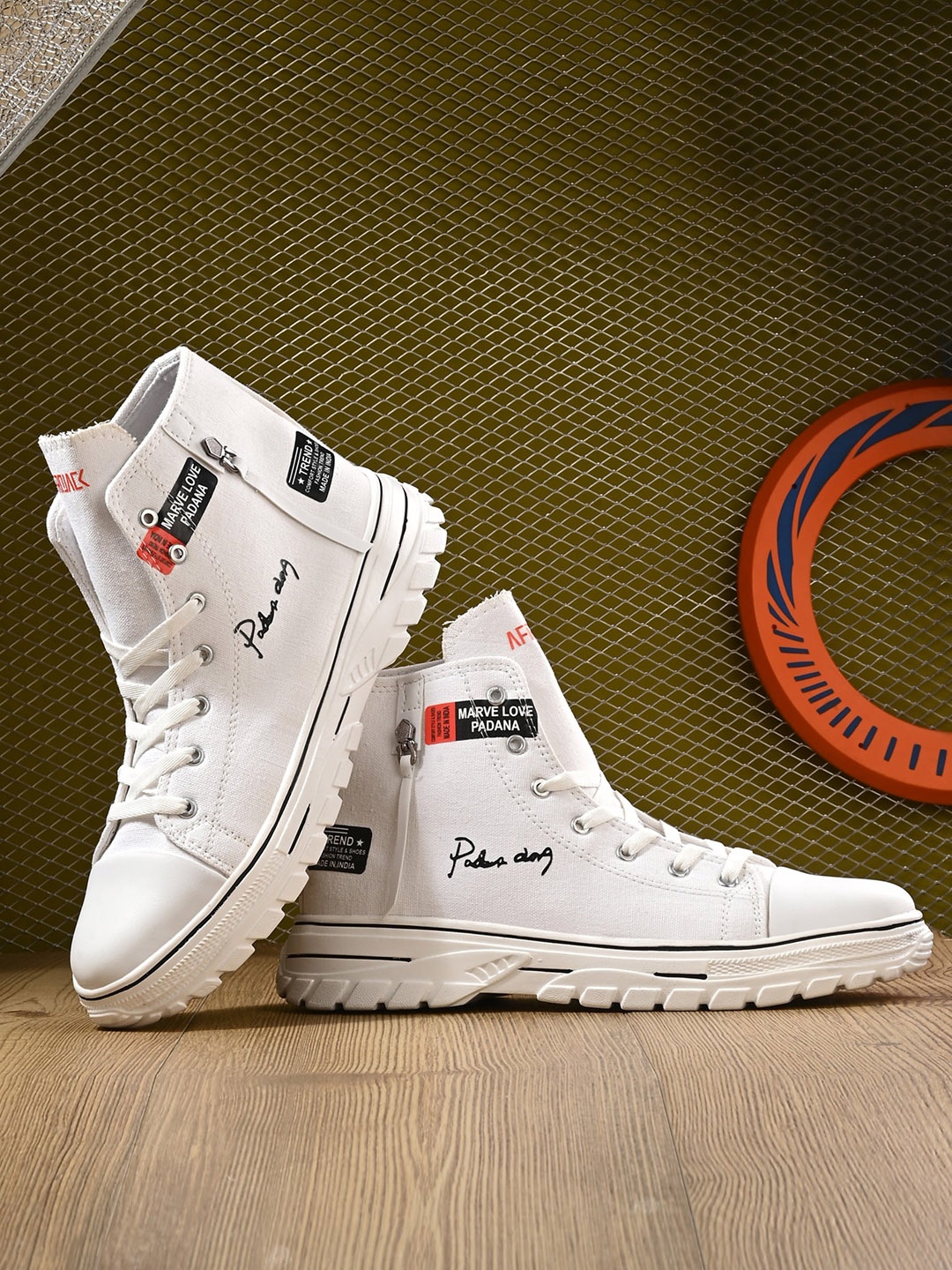 

AfroJack Men Printed Mid-Top Sneakers, White