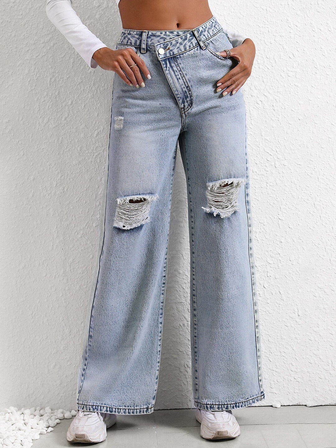 

BoStreet Women Blue High-Rise Highly Distressed Heavy Fade Straight Fit Jeans
