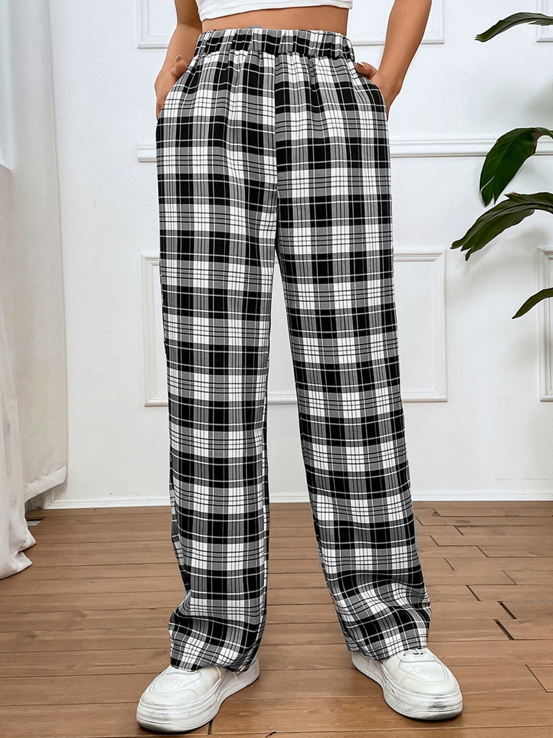 

BoStreet Women Black Checked Tapered Fit High-Rise Regular Trousers