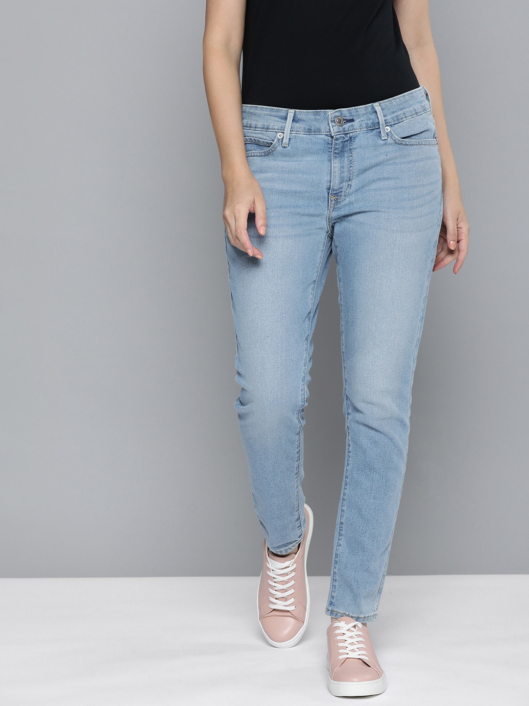 

Levis Women 711 Skinny Fit Light Fade Stretchable Jeans, Blue