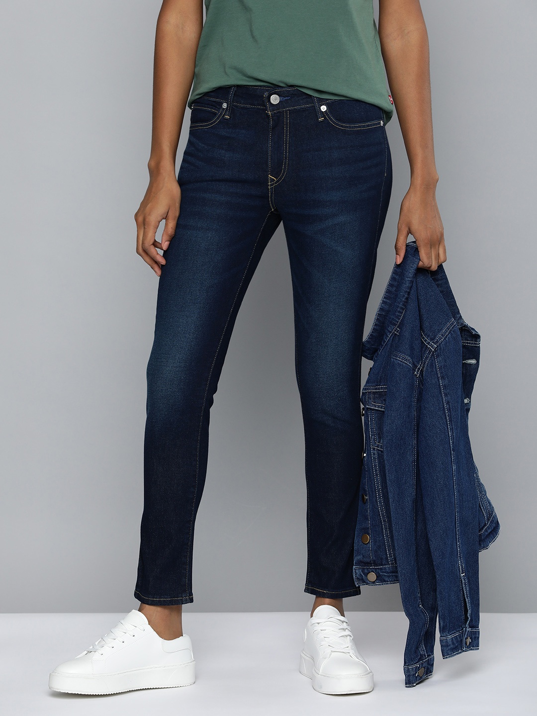 

Levis Women 711 Skinny Fit Light Fade Stretchable Jeans, Blue
