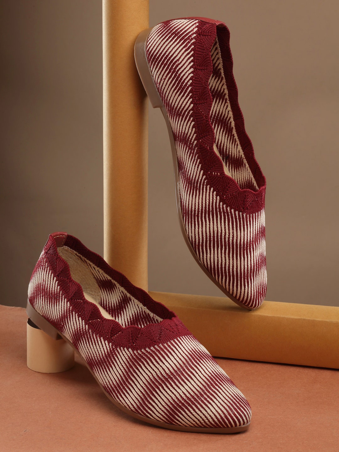 

AROOM Pointed Toe Textured Ballerinas, Red