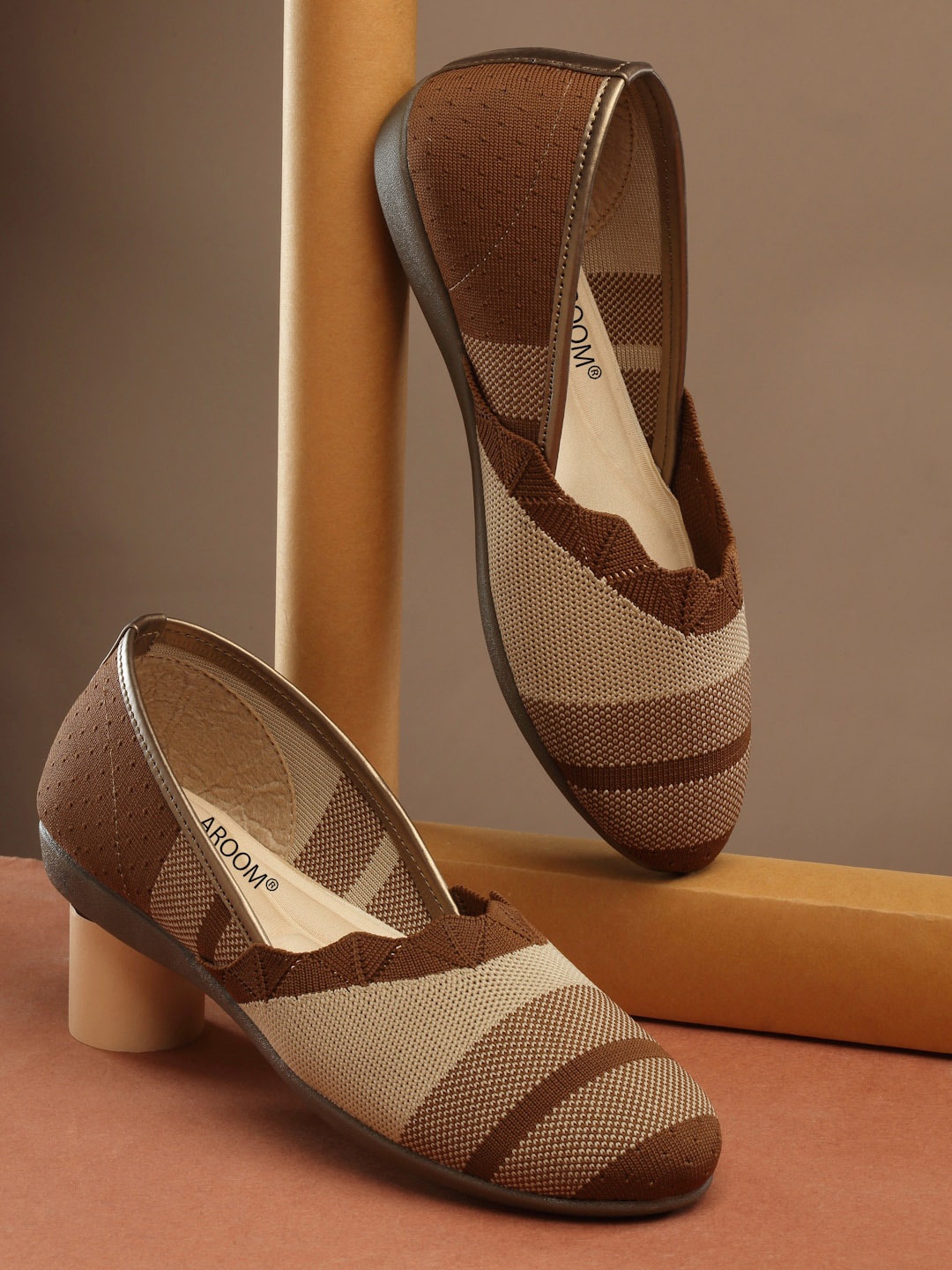 

AROOM Textured Round Toe Ballerinas, Brown