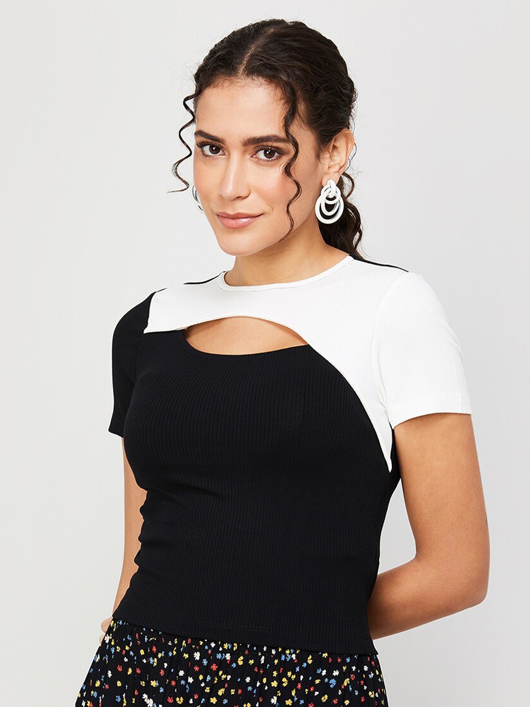 

Ginger by Lifestyle Chocker Neck Cut Out Top, Black