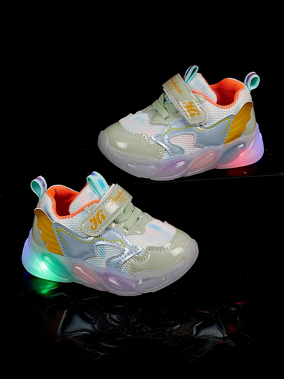 

PASSION PETALS Kids Colourblocked LED Lightweight Sneakers, Green